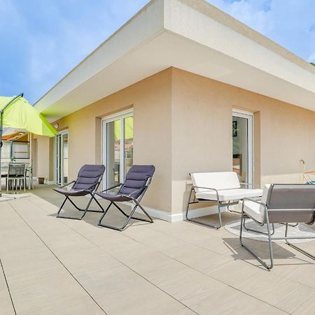 Spacieux Rooftop Parking, Terrasse Ensoleillee Menton Dış mekan fotoğraf