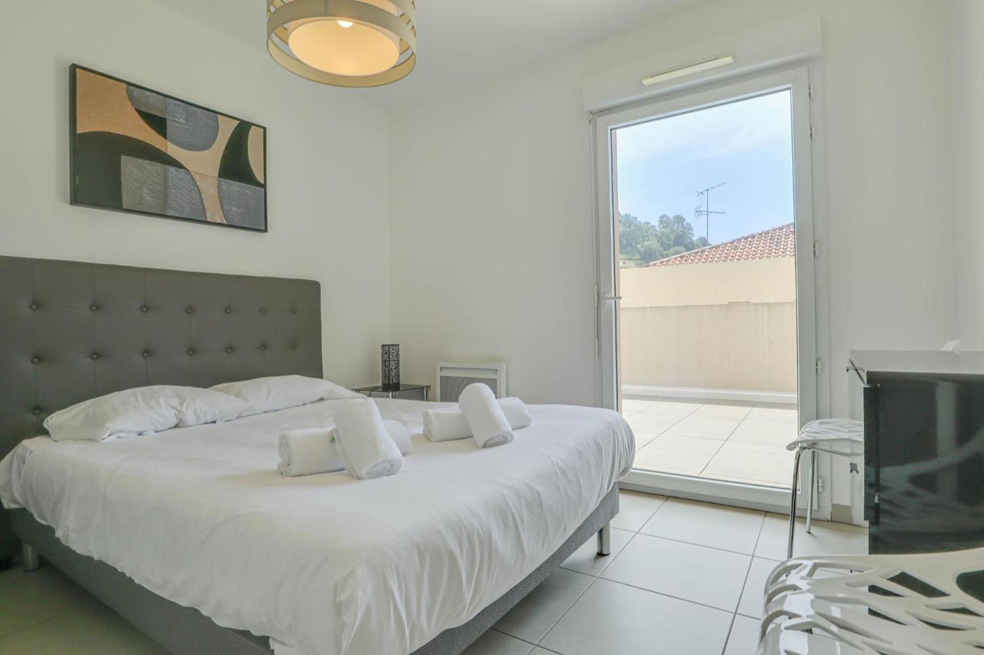 Spacieux Rooftop Parking, Terrasse Ensoleillee Menton Dış mekan fotoğraf