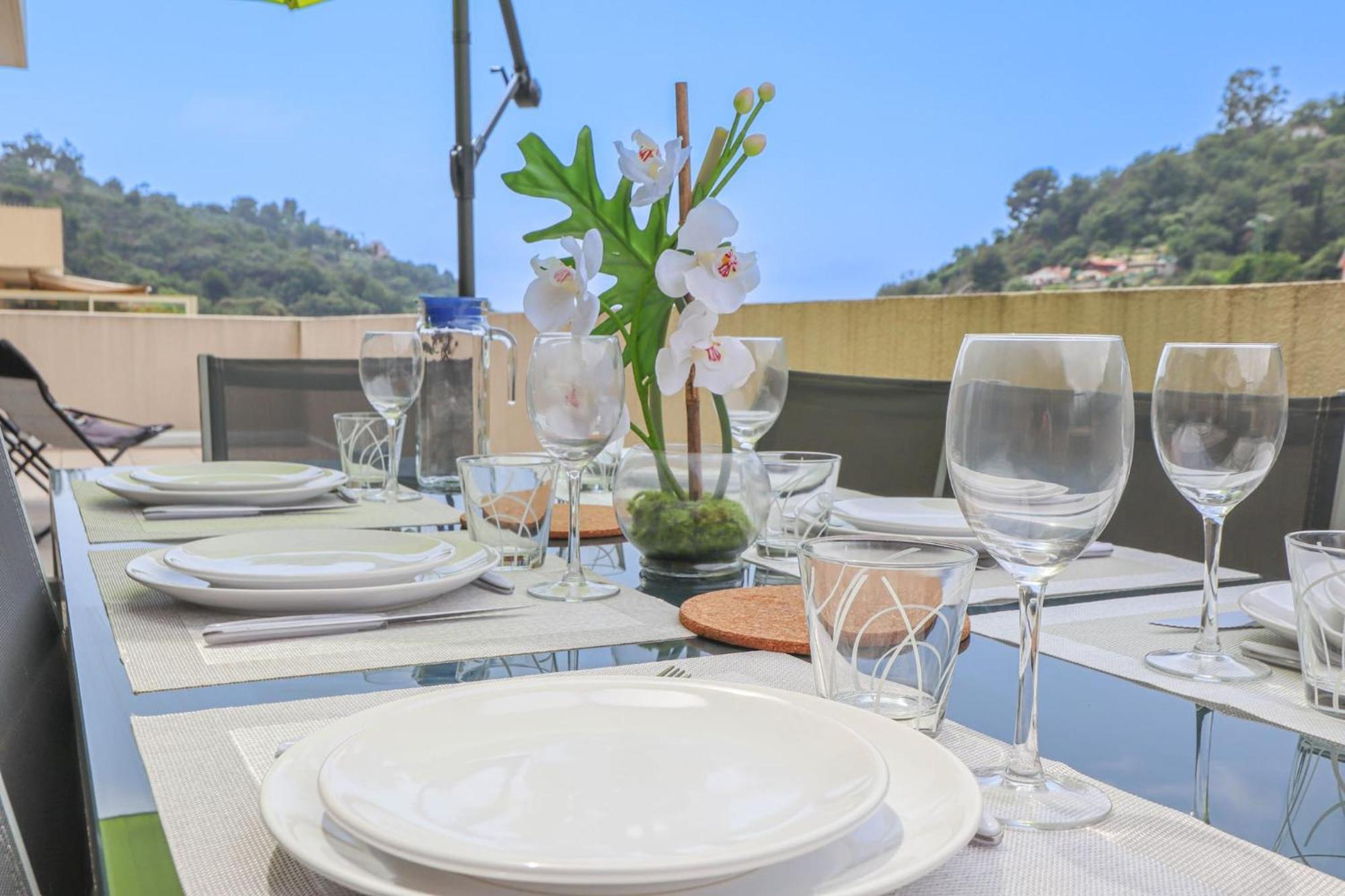 Spacieux Rooftop Parking, Terrasse Ensoleillee Menton Dış mekan fotoğraf