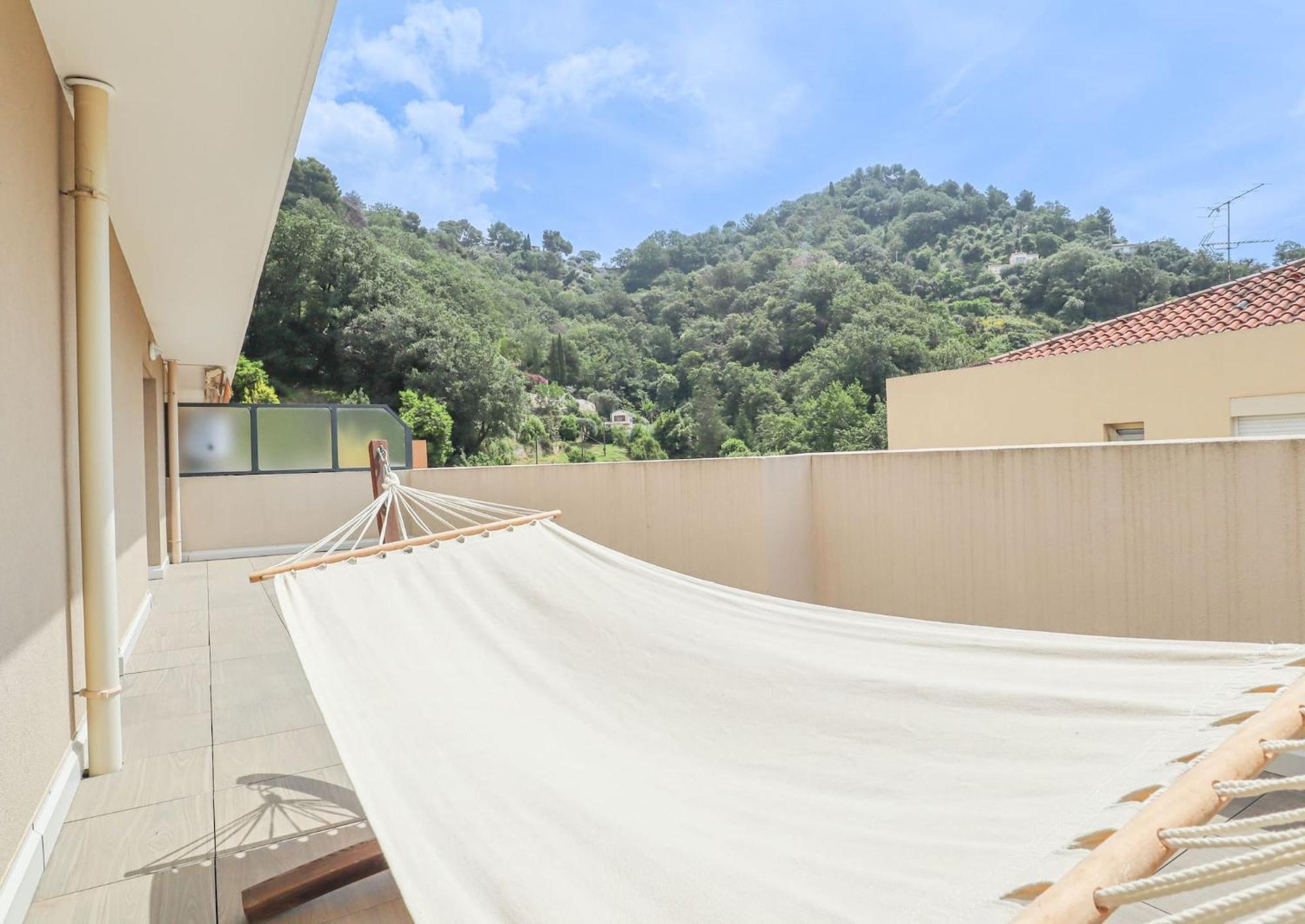 Spacieux Rooftop Parking, Terrasse Ensoleillee Menton Dış mekan fotoğraf