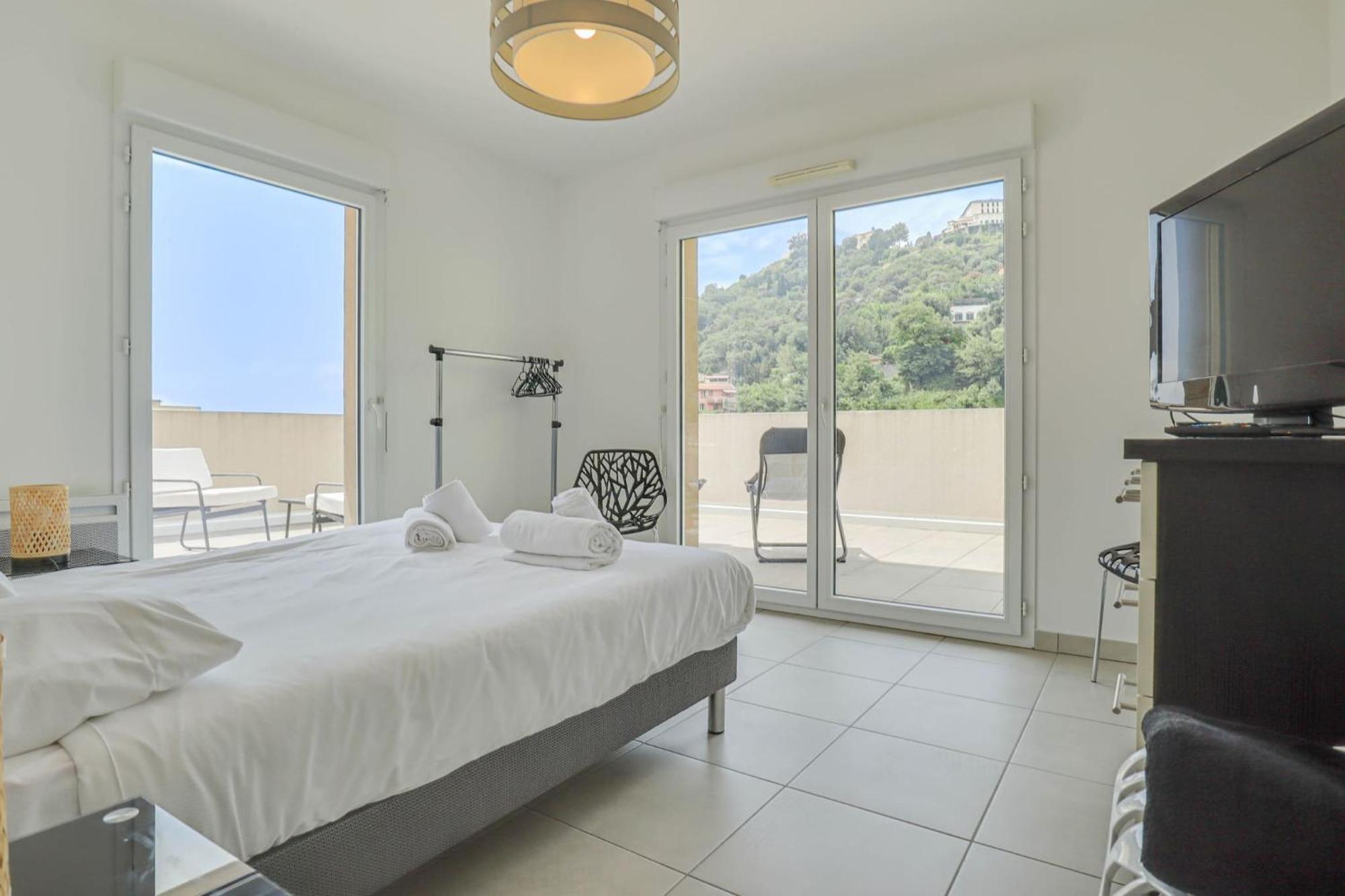 Spacieux Rooftop Parking, Terrasse Ensoleillee Menton Dış mekan fotoğraf